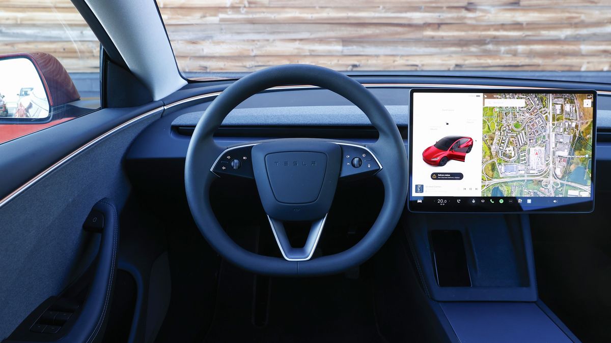 Tesla testuje autonomní řízení v evropských městech